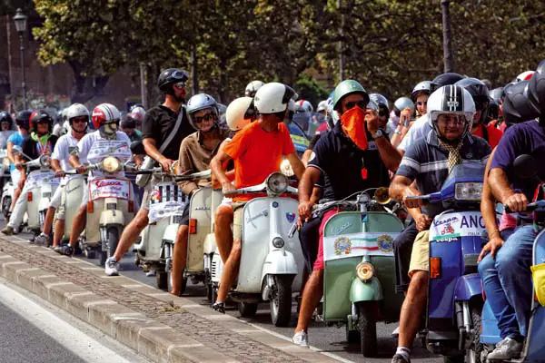 Raduno Internazionale Vespa a Roma