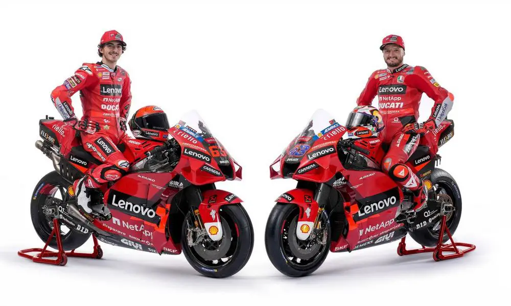 Bagnaia e Miller in sella alla nuova Ducati Desmosedici 2022