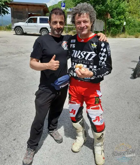 Stefano Passeri con Andrea De Stefanis presidente del MotoClub Extreme Racing di Stipes