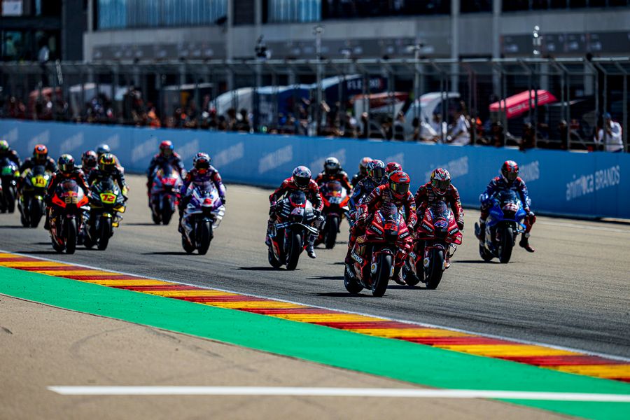 partenza della gara di MotoGP 2022 GP d' Aragon