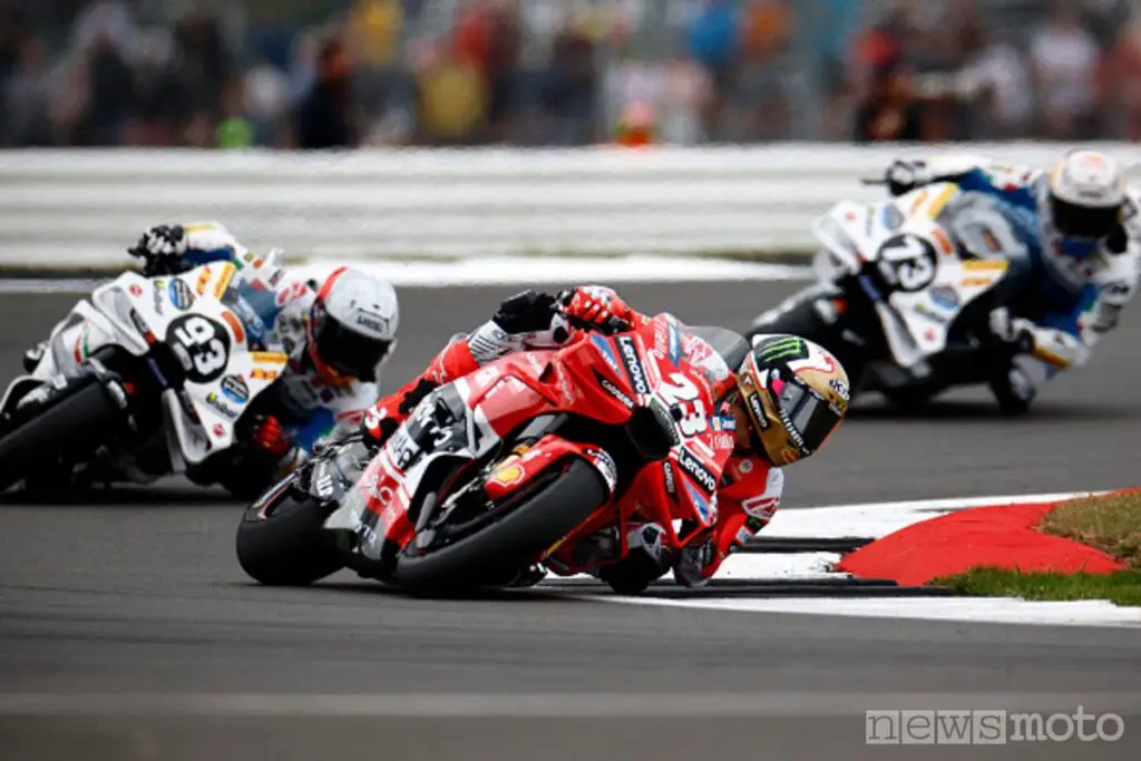 Bastianini vince la gara di Gran Bretagna