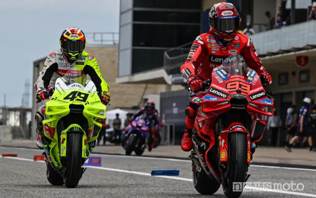 Di Giannantonio e Marquez sulla pit-lane del MotoGP delle Americhe 2025