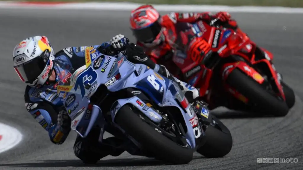 Alex e Marc durante la gara di MotoGP di Catalogna 2025