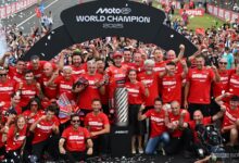 I festeggiamenti di Marquez ed il team durante il MotoGP del Giappone 2025