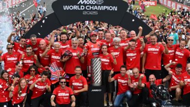 I festeggiamenti di Marquez ed il team durante il MotoGP del Giappone 2025