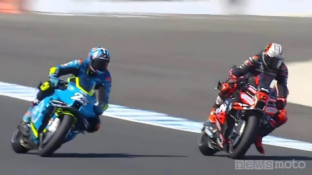 Bezzecchi durante il sorpasso su Fernandez nello sprint d'Australia 2025