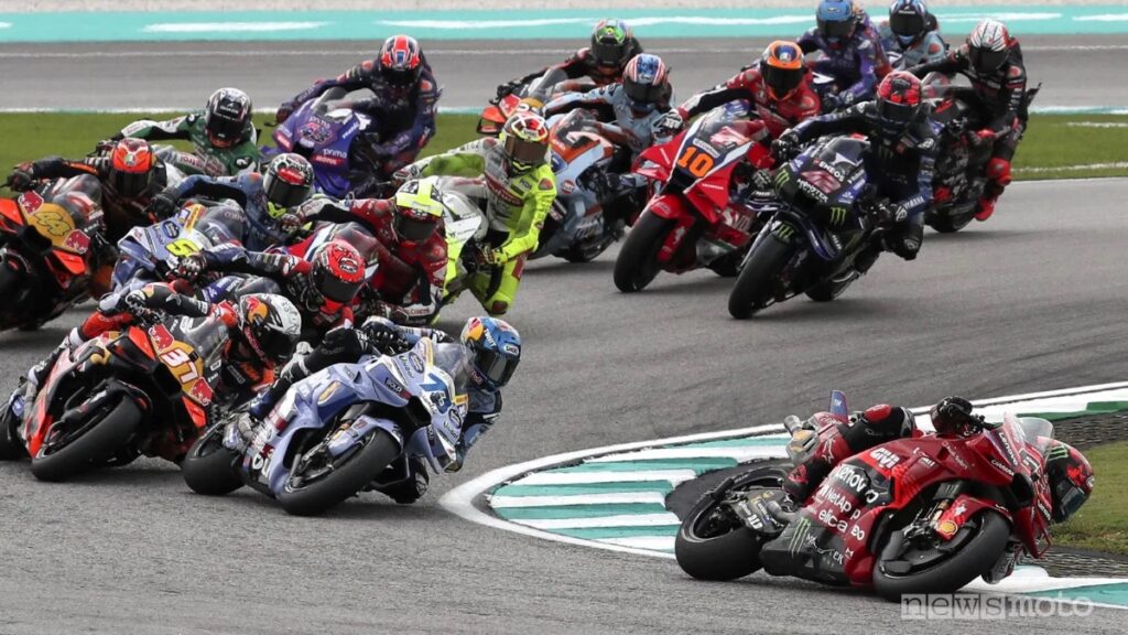 Partenza dello sprint di MotoGP della Malesia 2025