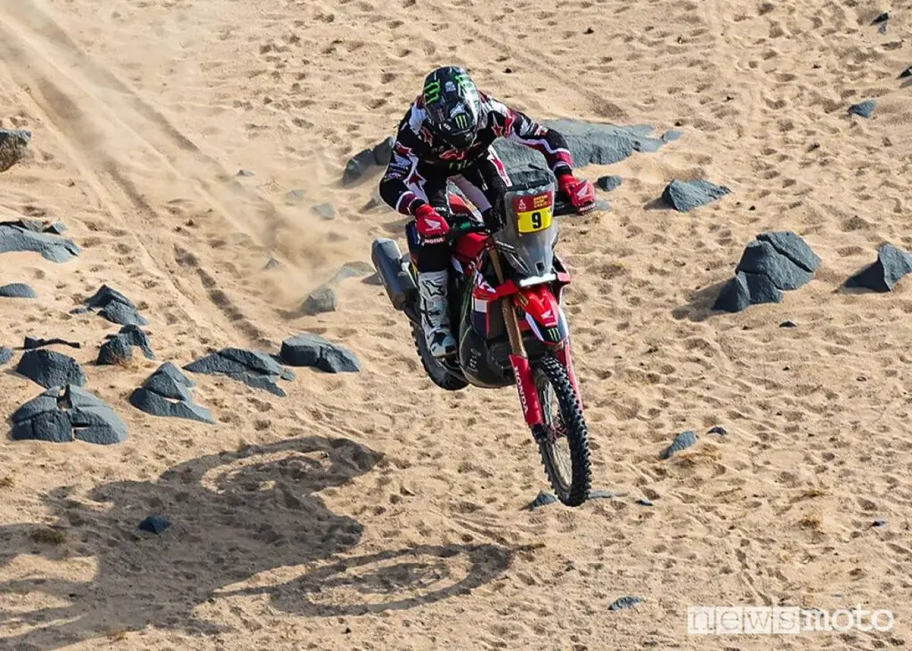 Ricky-Brabec-a-lungo-leader-e-secondo-al-traguardo.